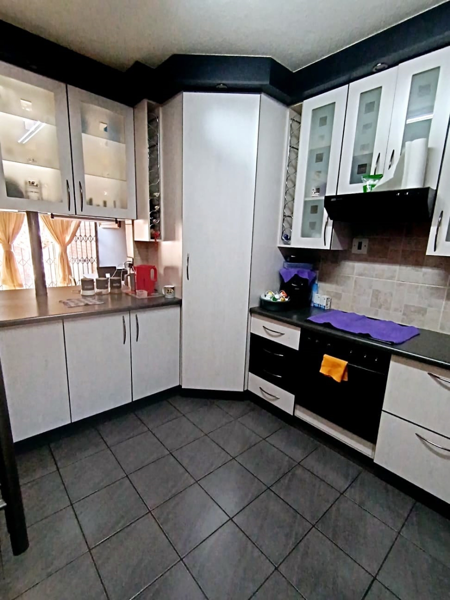 3 Bedroom Property for Sale in Flora Gardens Gauteng