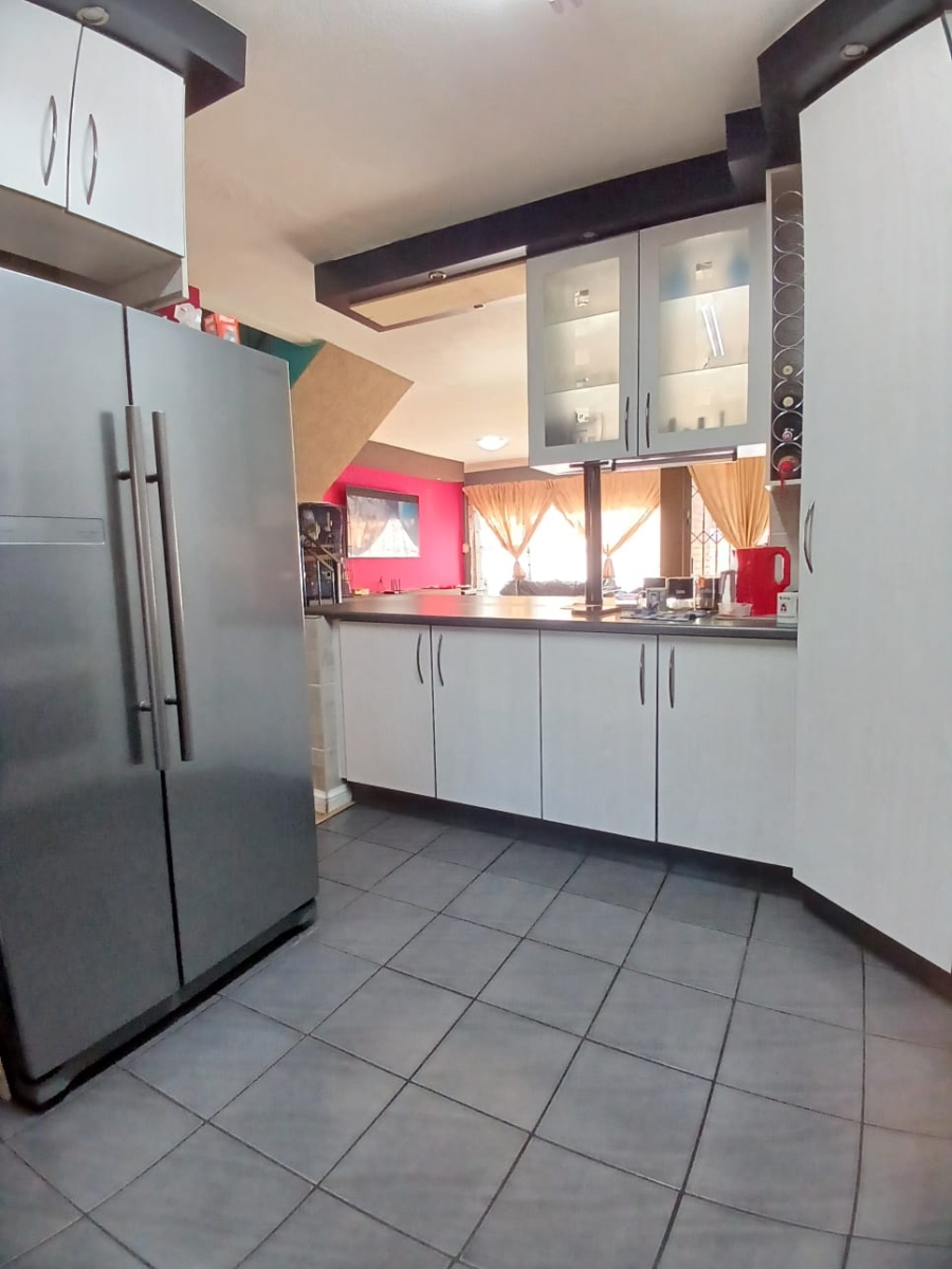 3 Bedroom Property for Sale in Flora Gardens Gauteng