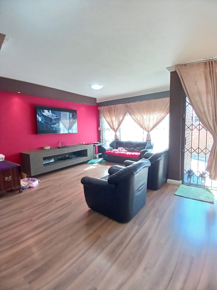 3 Bedroom Property for Sale in Flora Gardens Gauteng