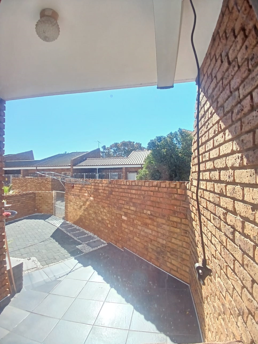 3 Bedroom Property for Sale in Flora Gardens Gauteng