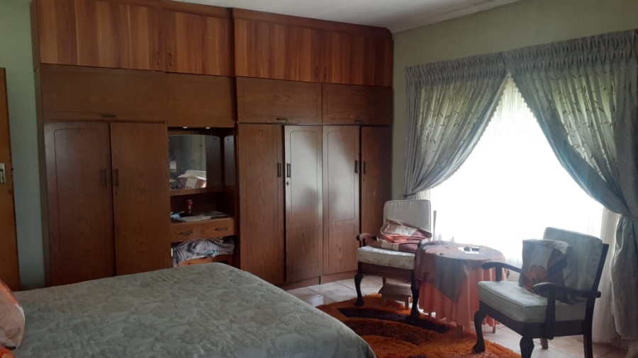 4 Bedroom Property for Sale in Mullerstuine Gauteng