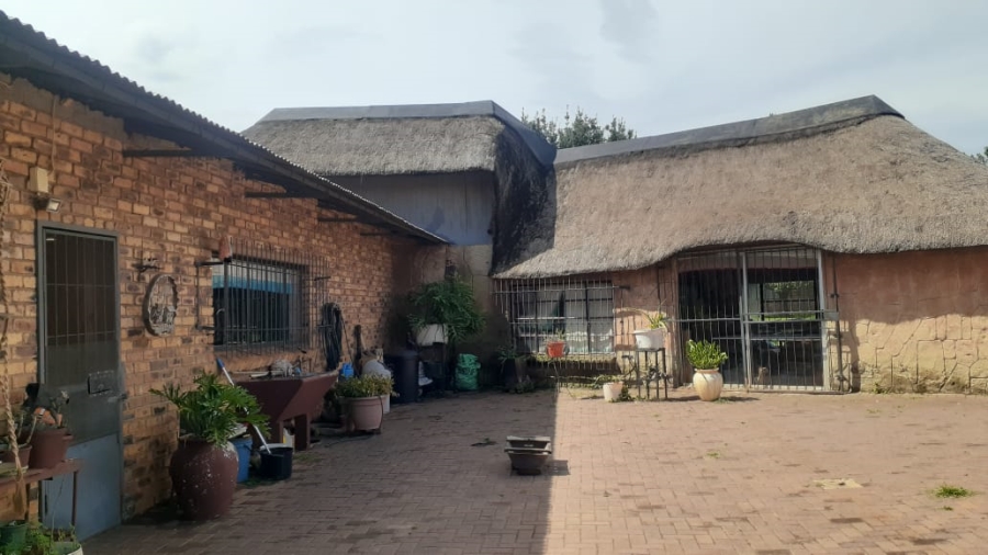 4 Bedroom Property for Sale in Mullerstuine Gauteng