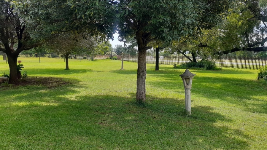 4 Bedroom Property for Sale in Mullerstuine Gauteng