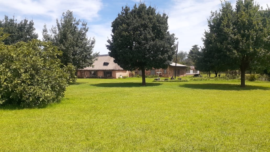 4 Bedroom Property for Sale in Mullerstuine Gauteng