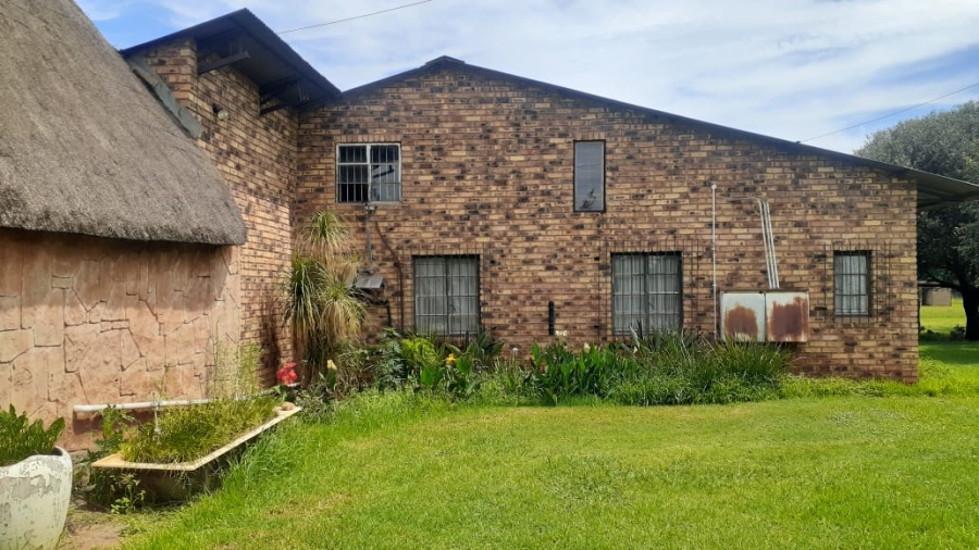 4 Bedroom Property for Sale in Mullerstuine Gauteng