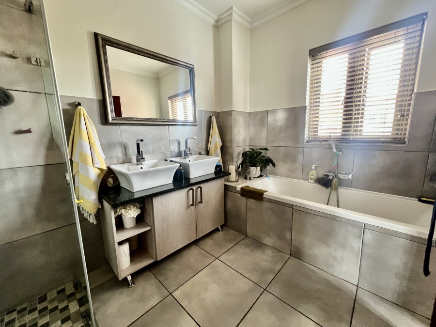 3 Bedroom Property for Sale in Heritage Hill Gauteng
