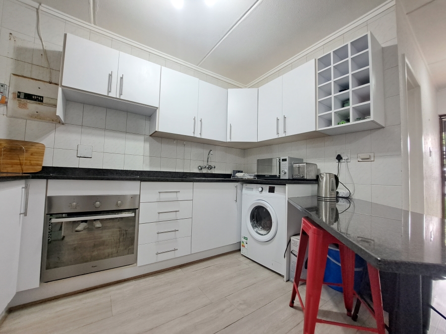 1 Bedroom Property for Sale in Benmore Gardens Gauteng