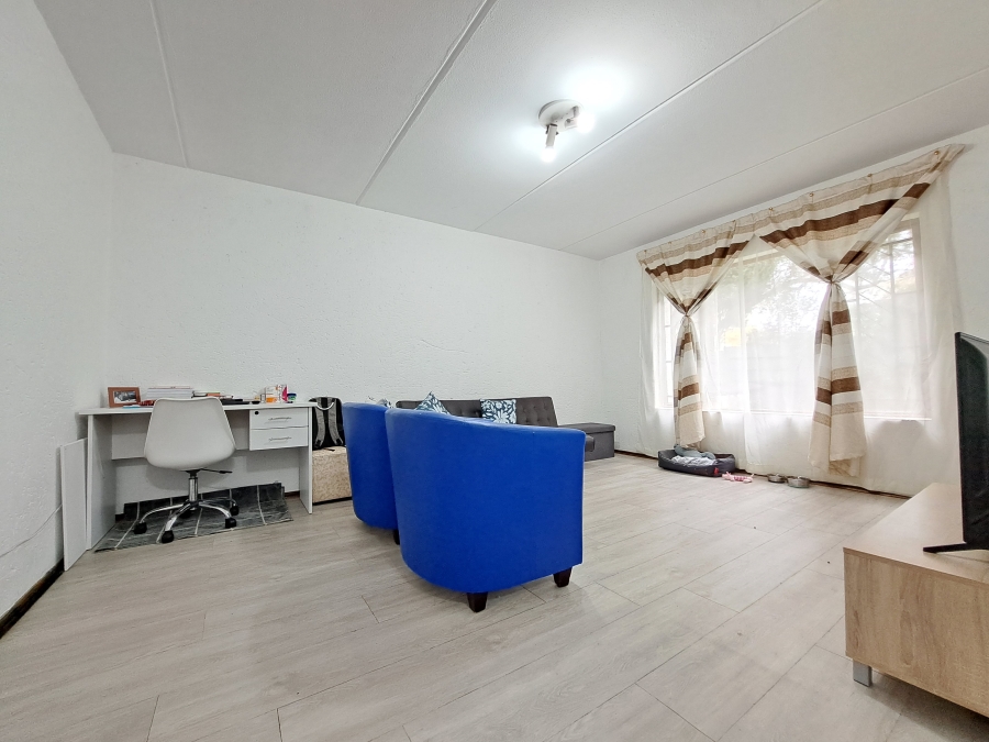 1 Bedroom Property for Sale in Benmore Gardens Gauteng