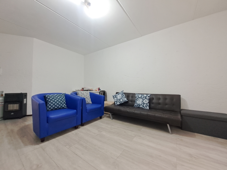 1 Bedroom Property for Sale in Benmore Gardens Gauteng