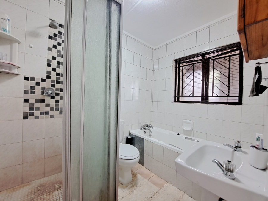 1 Bedroom Property for Sale in Benmore Gardens Gauteng