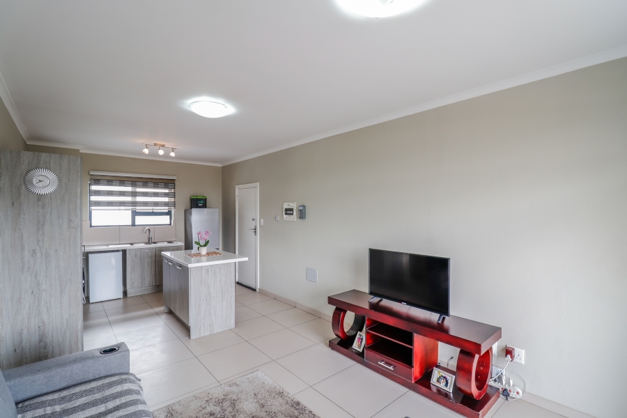 2 Bedroom Property for Sale in Erand Gardens Gauteng