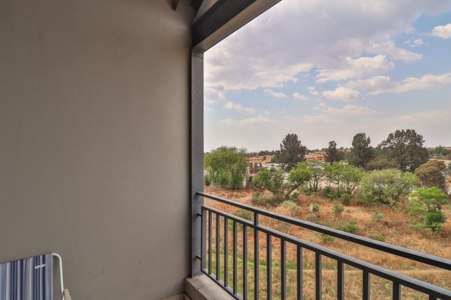 2 Bedroom Property for Sale in Erand Gardens Gauteng