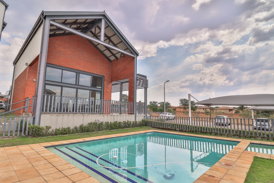 2 Bedroom Property for Sale in Erand Gardens Gauteng