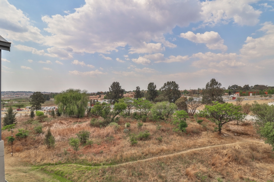 2 Bedroom Property for Sale in Erand Gardens Gauteng