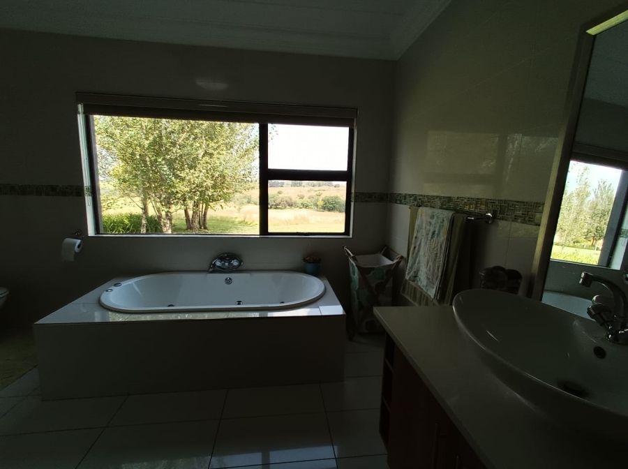 4 Bedroom Property for Sale in Three Rivers East Gauteng