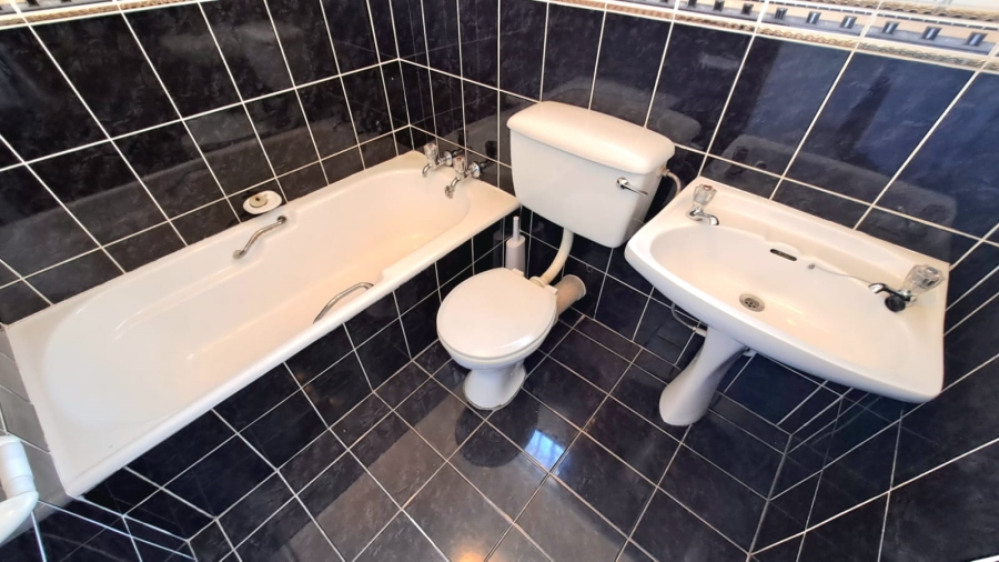 3 Bedroom Property for Sale in Three Rivers Proper Gauteng