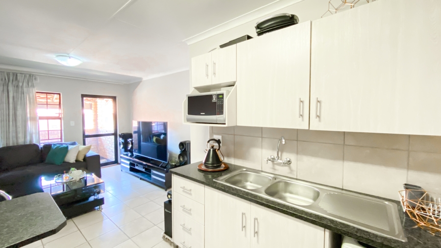 2 Bedroom Property for Sale in Erand Gardens Gauteng