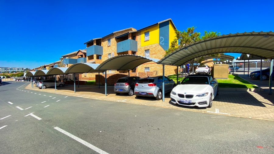 2 Bedroom Property for Sale in Erand Gardens Gauteng