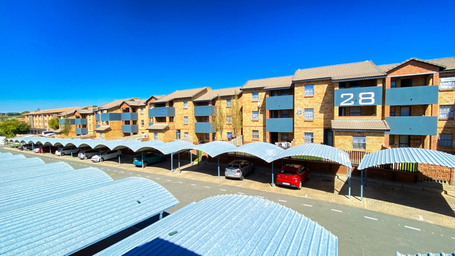 2 Bedroom Property for Sale in Erand Gardens Gauteng