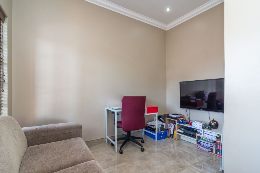 4 Bedroom Property for Sale in Noordwyk Gauteng