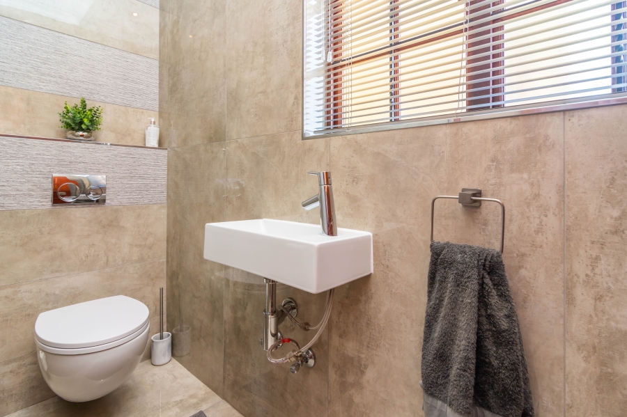 4 Bedroom Property for Sale in Noordwyk Gauteng