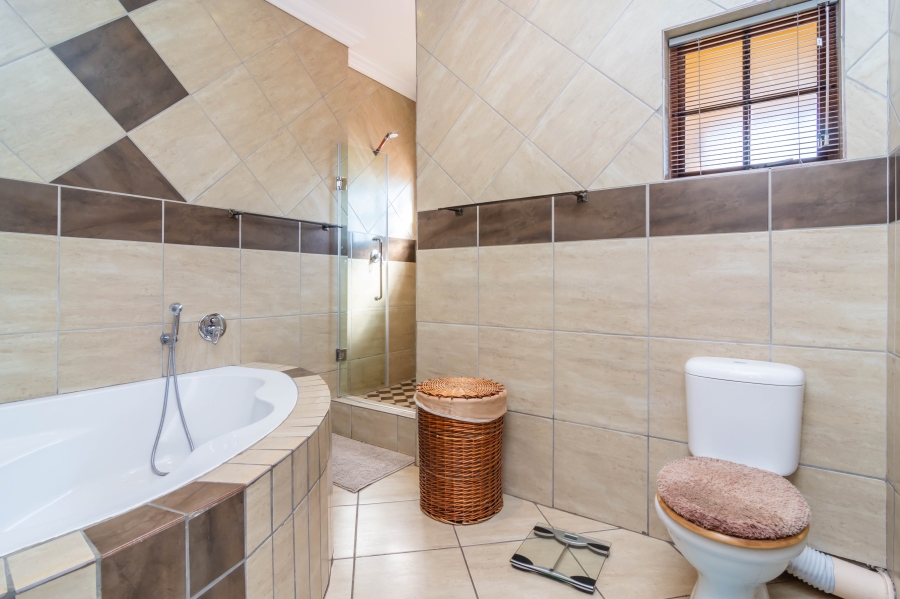 4 Bedroom Property for Sale in Noordwyk Gauteng