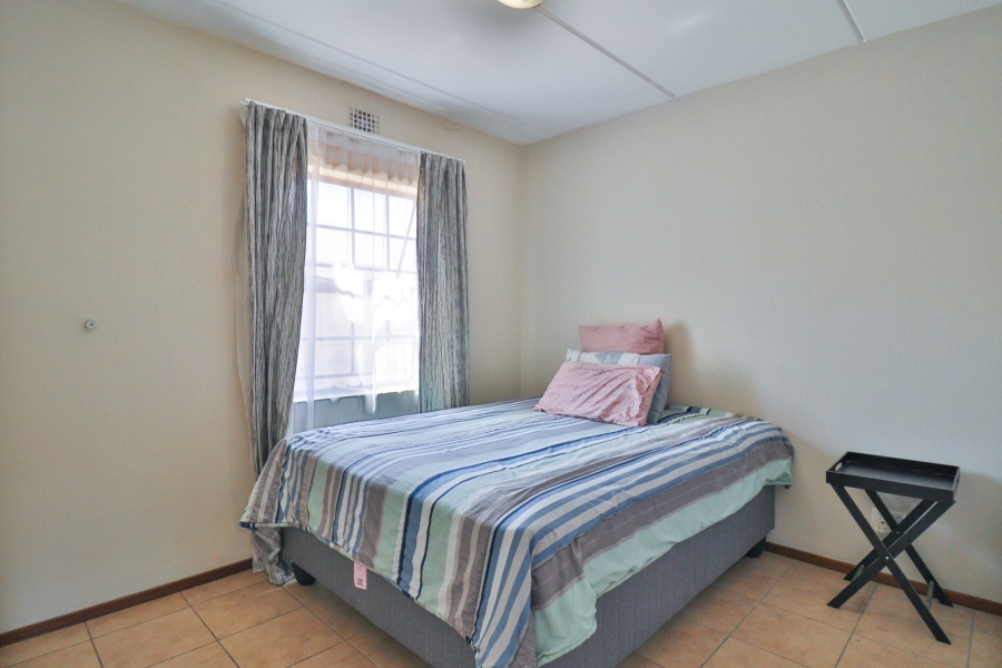 2 Bedroom Property for Sale in Erand Gardens Gauteng