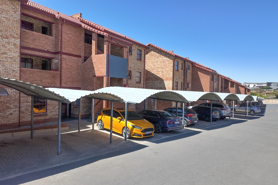 2 Bedroom Property for Sale in Erand Gardens Gauteng