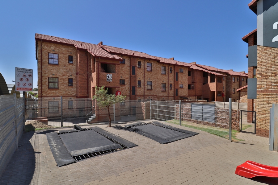 2 Bedroom Property for Sale in Erand Gardens Gauteng