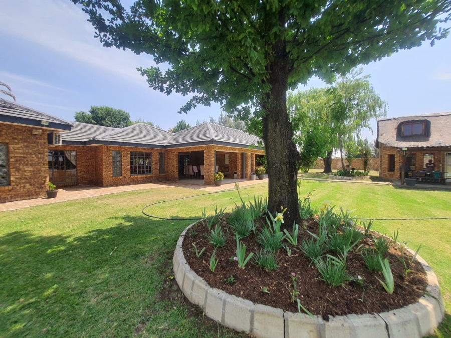 7 Bedroom Property for Sale in Lochvaal Gauteng