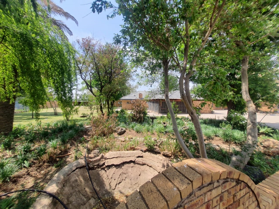 7 Bedroom Property for Sale in Lochvaal Gauteng