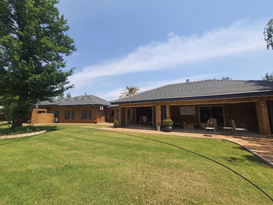 7 Bedroom Property for Sale in Lochvaal Gauteng