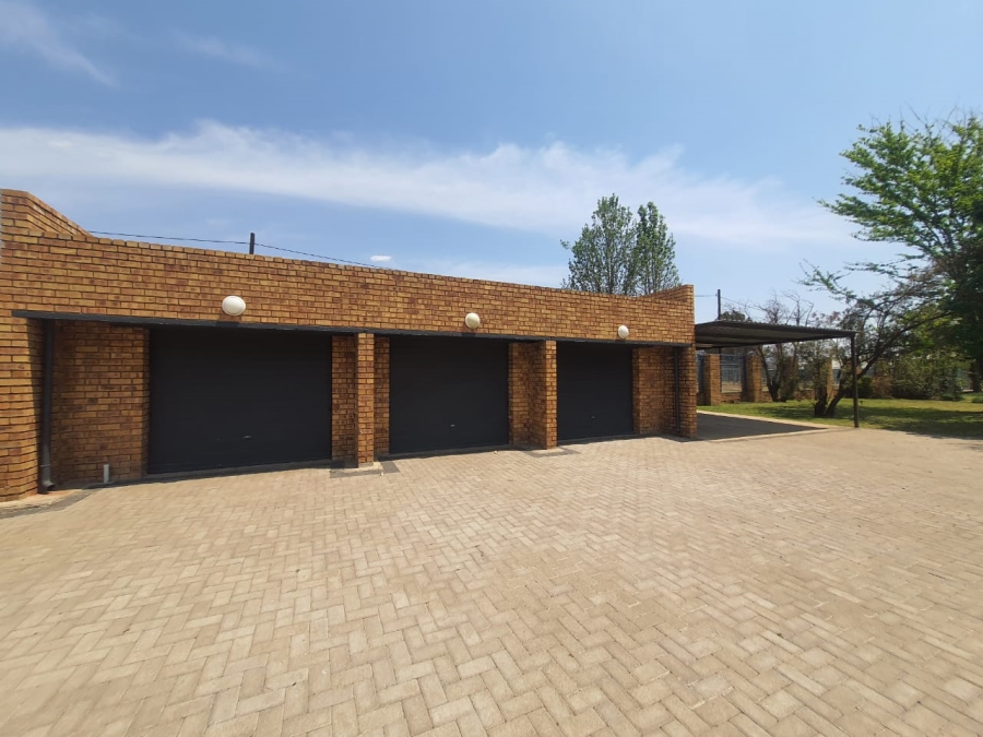 7 Bedroom Property for Sale in Lochvaal Gauteng