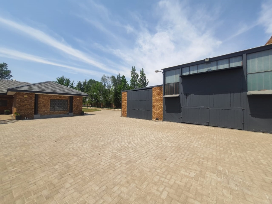 7 Bedroom Property for Sale in Lochvaal Gauteng