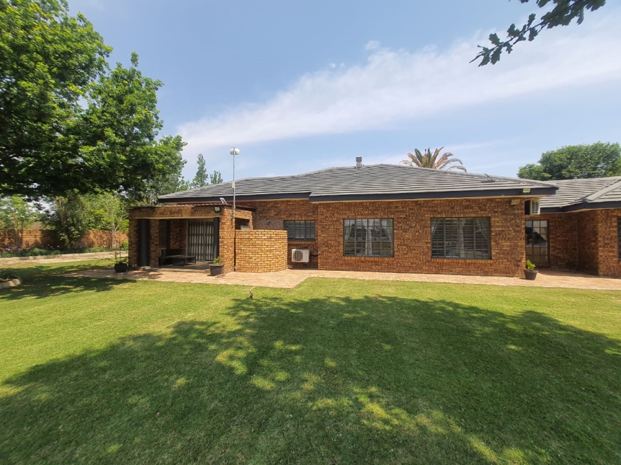 7 Bedroom Property for Sale in Lochvaal Gauteng