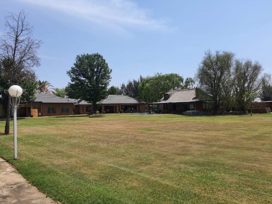 7 Bedroom Property for Sale in Lochvaal Gauteng