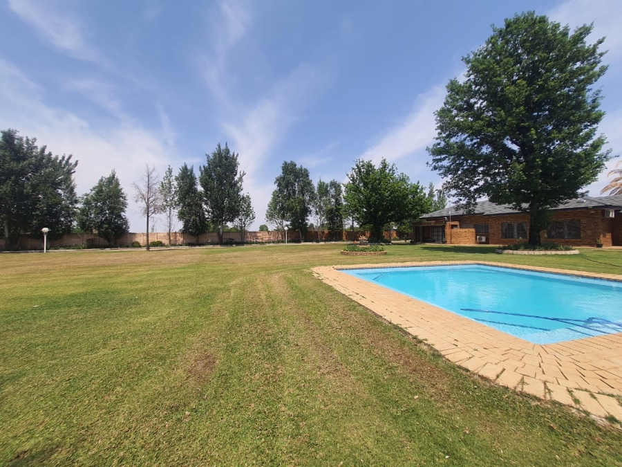 7 Bedroom Property for Sale in Lochvaal Gauteng