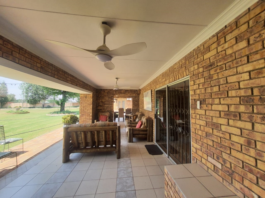 7 Bedroom Property for Sale in Lochvaal Gauteng