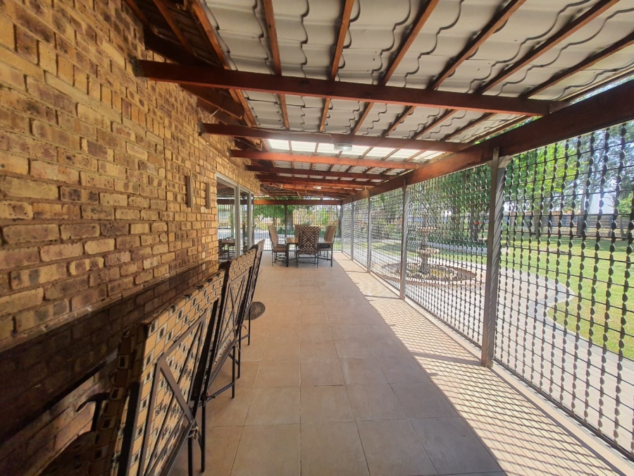 7 Bedroom Property for Sale in Lochvaal Gauteng