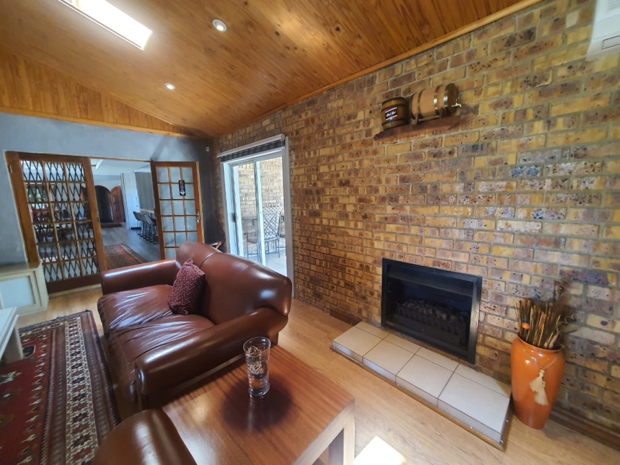 7 Bedroom Property for Sale in Lochvaal Gauteng