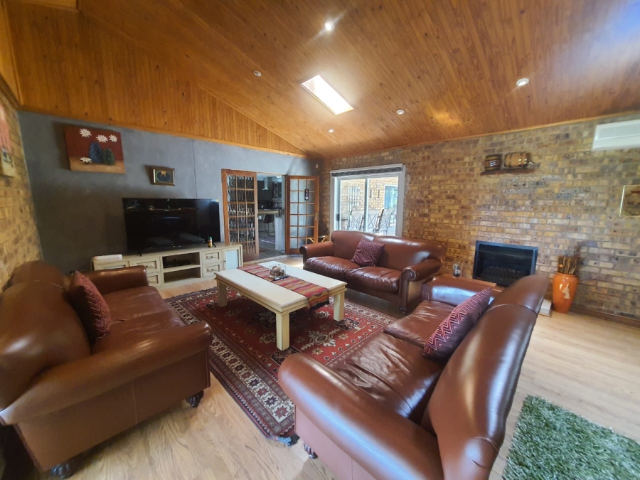 7 Bedroom Property for Sale in Lochvaal Gauteng