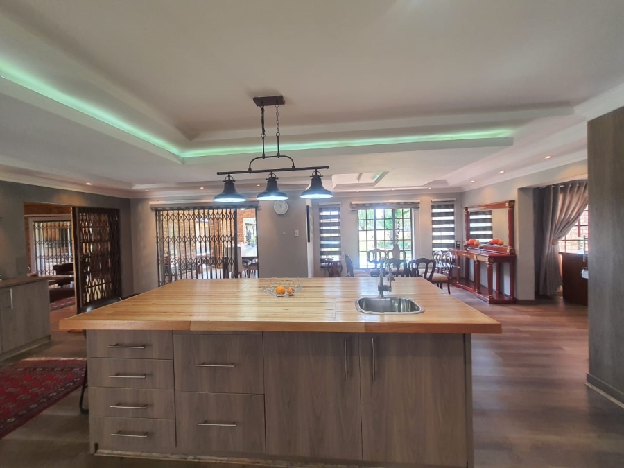 7 Bedroom Property for Sale in Lochvaal Gauteng