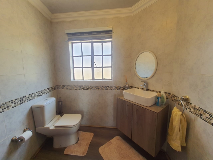 7 Bedroom Property for Sale in Lochvaal Gauteng