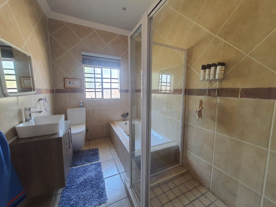 7 Bedroom Property for Sale in Lochvaal Gauteng