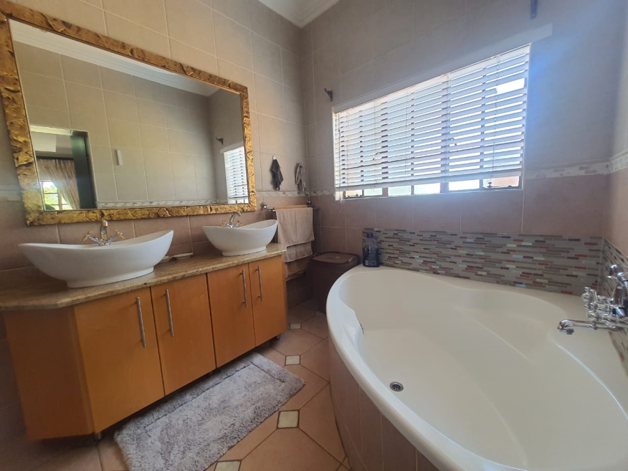 7 Bedroom Property for Sale in Lochvaal Gauteng