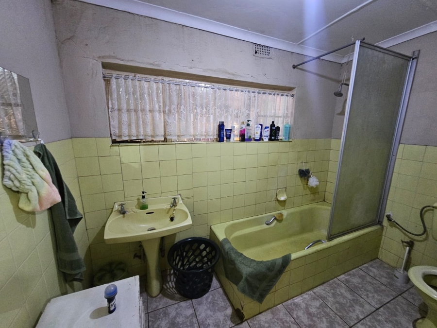 4 Bedroom Property for Sale in Theoville Gauteng