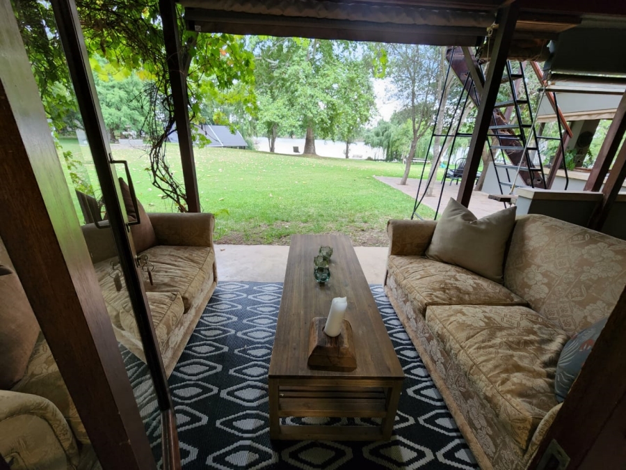 7 Bedroom Property for Sale in Marlbank Gauteng