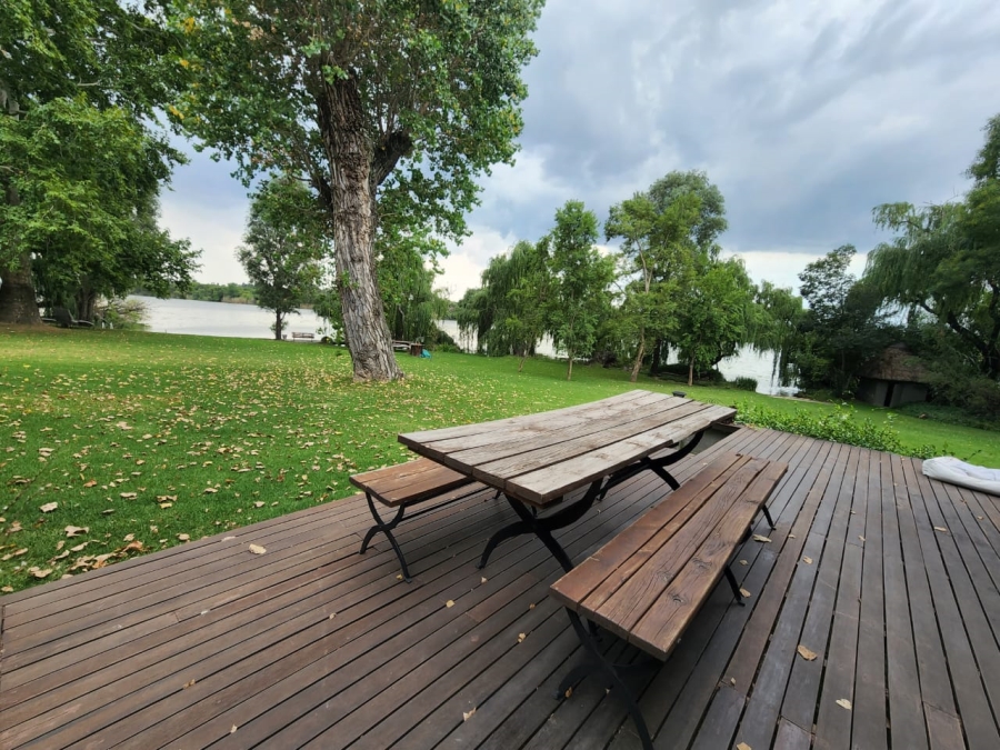 7 Bedroom Property for Sale in Marlbank Gauteng