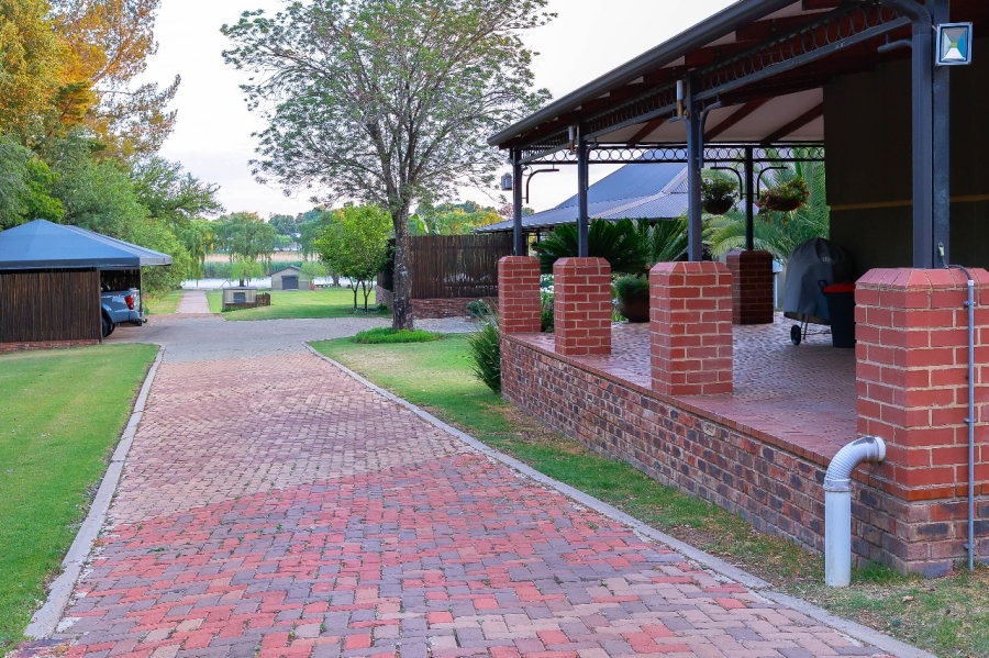 4 Bedroom Property for Sale in Kaalplaats Gauteng