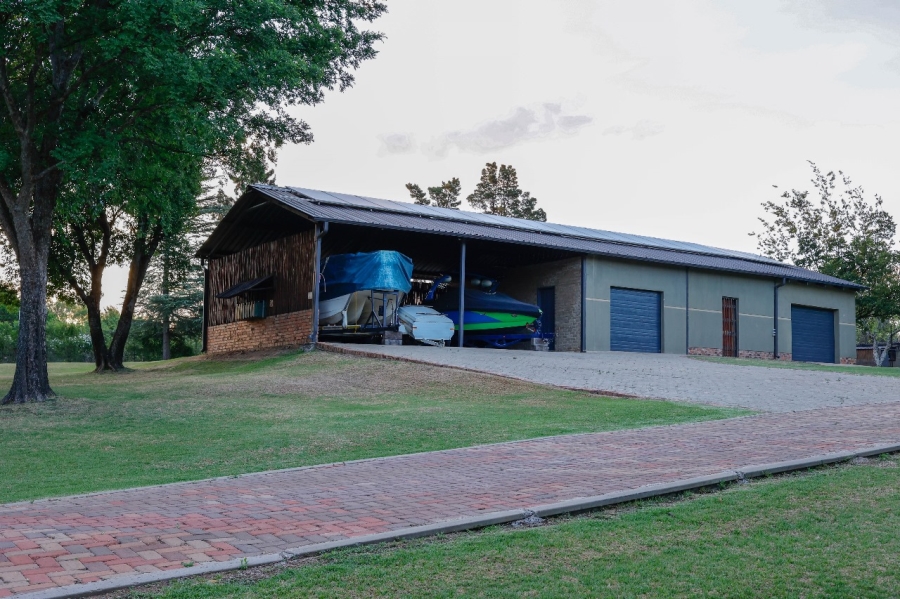 4 Bedroom Property for Sale in Kaalplaats Gauteng